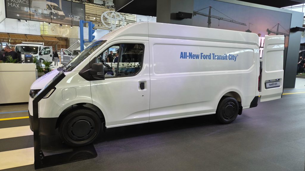 IAA Transportation 2026: Elektryczny Ford Transit City pochodzący od ich partnera z Chin, firmy JMC. fot. Wojciech Karwas