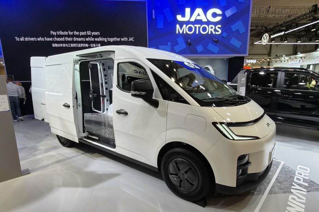 IAA Transportation 2026: JAC pokazał vana Sunray Pro w wersji L1H2, o długości niespełna 5 m. fot. Wojciech Karwas