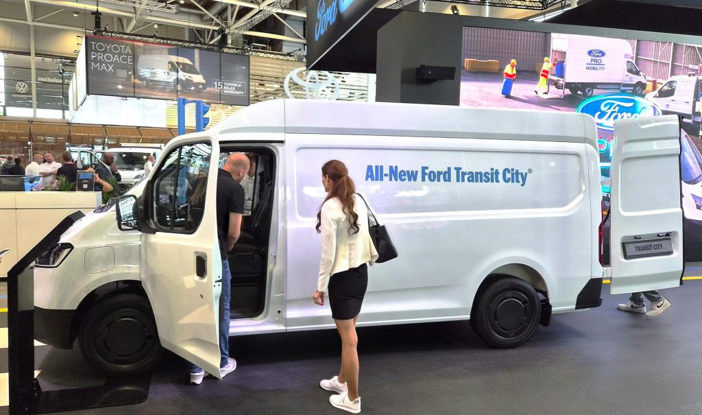Ford Transit City L2H2 zaprezentowany po raz pierwszy publicznie na IAA w Hanowerze